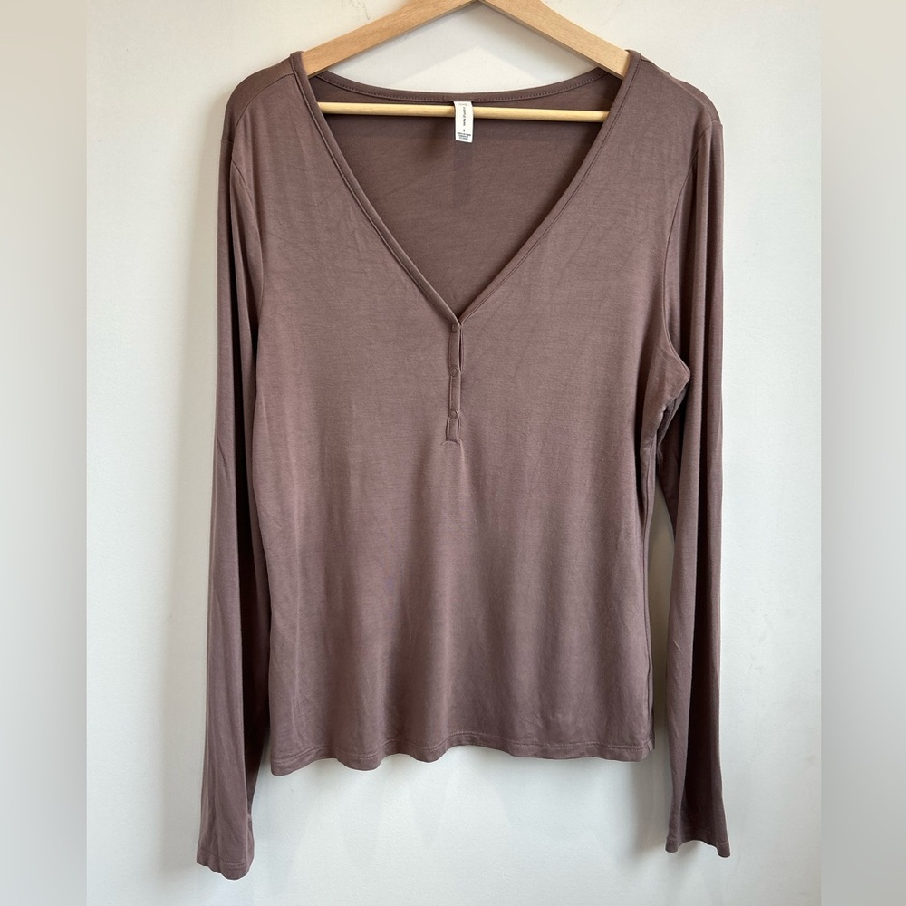 Gentle Fawn Long-Sleeve V-Neck Henley Top in Taupe